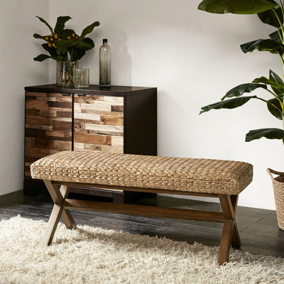 Banc à finition châtaignier avec siège en jacinthe d'eau naturelle tissée, l 45 po x H 18 po, capacité de 400 lb, structure en bois de châtaignier, patio de poids