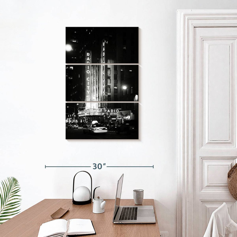 Radio City II, H 32 po x l 20 po