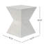 Charmante table d'appoint d'extérieur en béton avec un design prismatique pour des espaces élégants