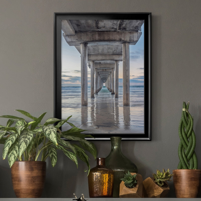 Scripps Pier - Peinture sur toile encadrée, H 18,5 po x l 24,5 po x P 1,5 po, Noir