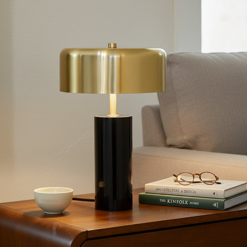 Lampe de bureau en marbre noir Latese avec abat-jour en laiton doré à 2 lumières