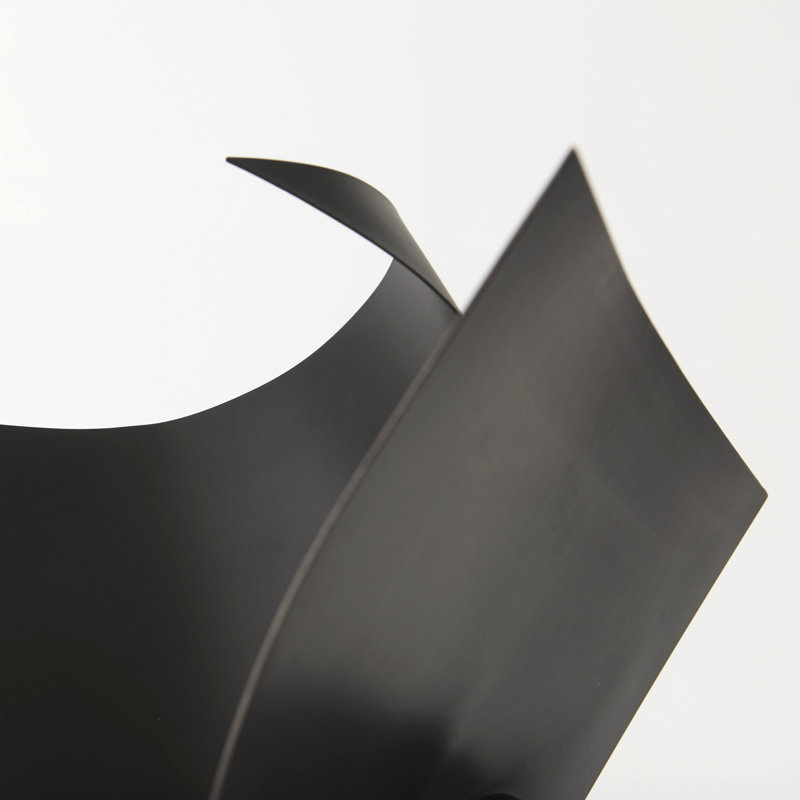 Bishock sculptural en métal, H 18,11 po x l 18,11 po x P 18,11 po, Noir