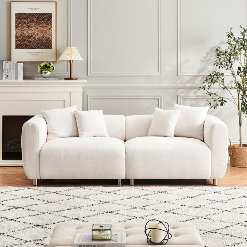 Canapé de 226 cm (89 po) avec structure en bois massif, 4 coussins et pieds en métal - Blanc, assise profonde et spacieuse, pieds confortables de 226 cm (89 po), coussins pour l'espace de réception