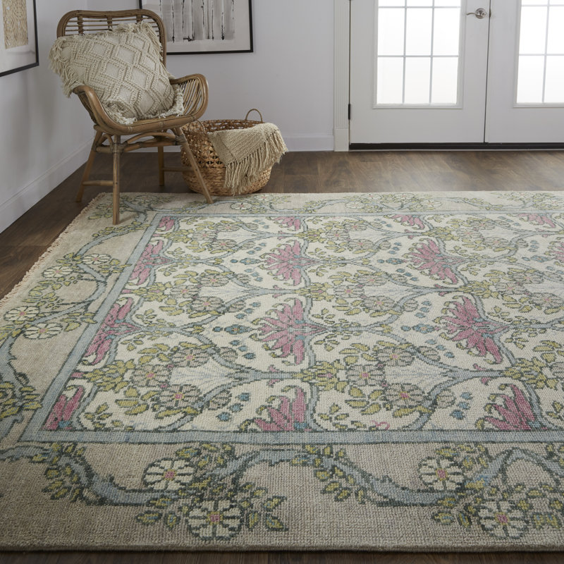 Beall Wool Floral Area Rug in Ivory, Rectangle 9'6" x 13'6"