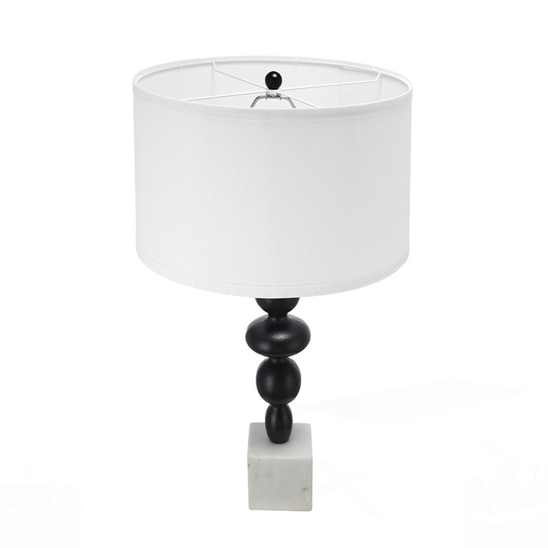 Lampe de table moderne à quatre niveaux, parfaite pour ajouter de l'élégance à n'importe quelle pièce (assemblage de l'abat-jour requis)