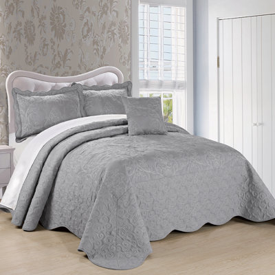 Polyester Damask Quilt with Pillow Shams