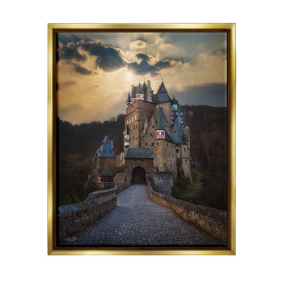«Eltz Castle Path Sun Rays», photographie sur toile flottante par Martin Podt