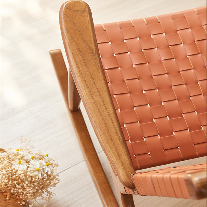 Chaise berçante simple en bois massif