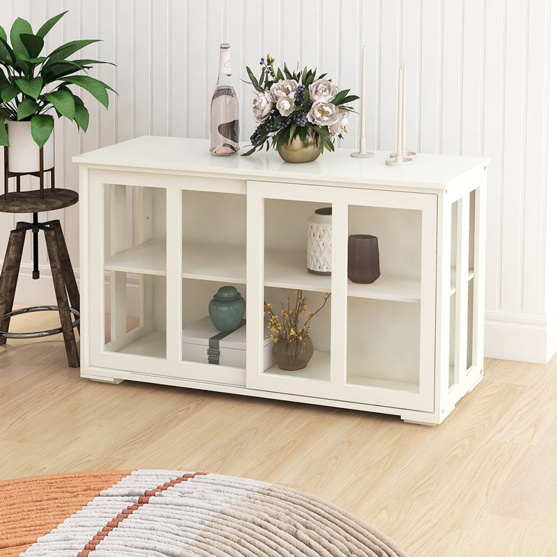Armoire de rangement blanche avec porte vitrée. Construit pour la performance. 2 portes coulissantes et une tablette réglable pour une organisation efficace. Enduit. Fond antidérapant du plancher à l'armoire endommagée - fabriqué