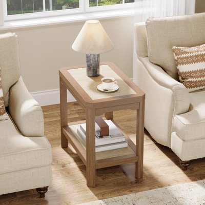 Ensemble de 2 tables de chevet en rotin - Table d'appoint 2 niveaux style ferme pour chambre à coucher - Table d'appoint avec étagères de rangement ouvertes pour petits espaces, table basse étroite, chêne naturel