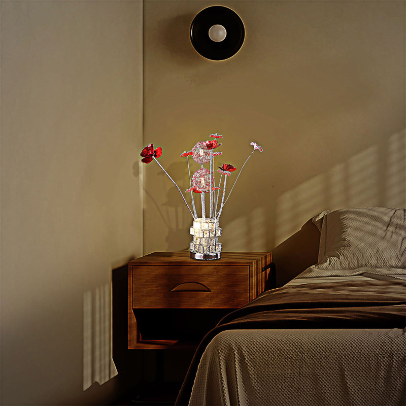 Lampe de table en aluminium et branches en aluminium avec vase en chrome