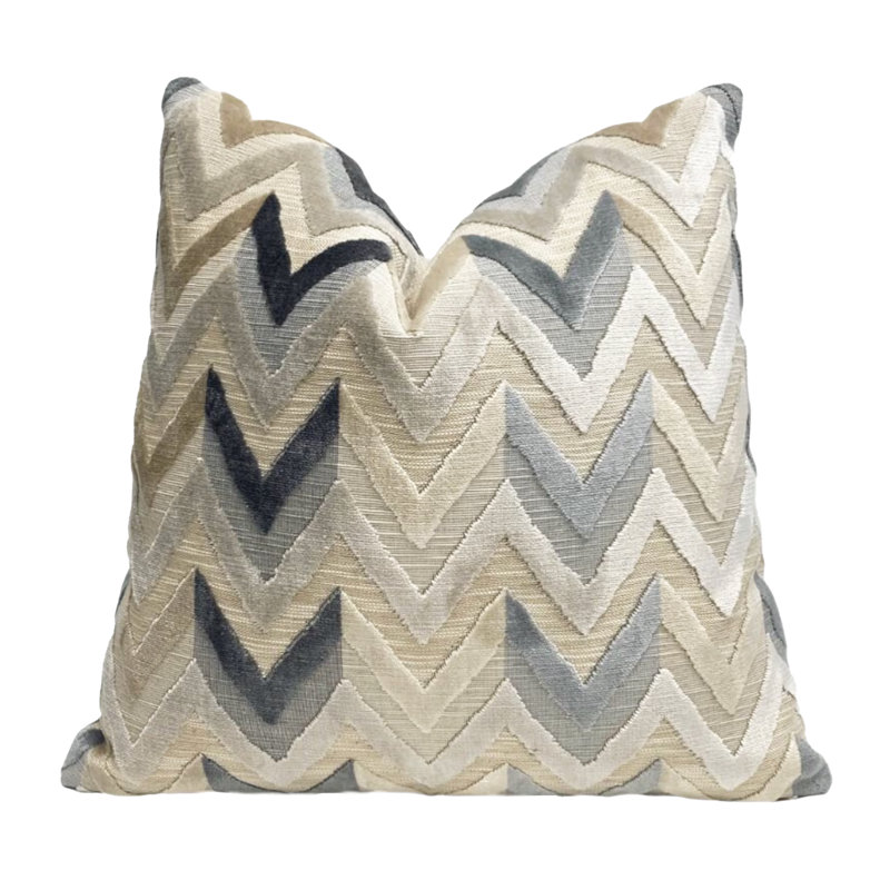 Housse de coussin en velours à chevrons, Bleu / chevron beige, H 22 po x l 22 po