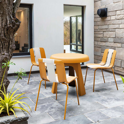 Chaises modernes d'intérieur / d'extérieur - Ensemble de 4 sièges en PP avec pieds en métal robustes