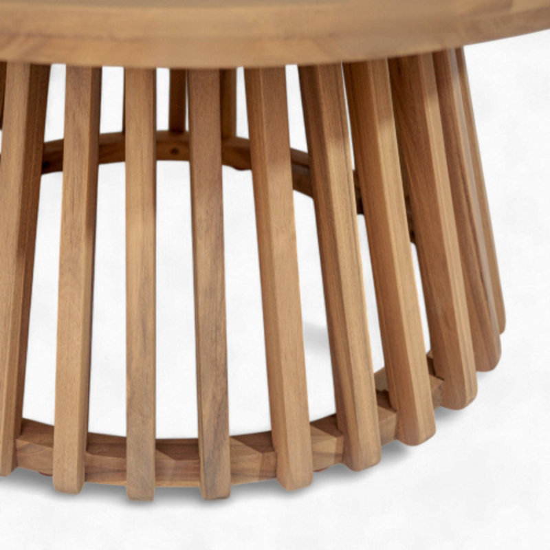 Table basse en bois d'acacia avec construction durable et conception résistante aux intempéries, parfaite pour les réceptions en plein air