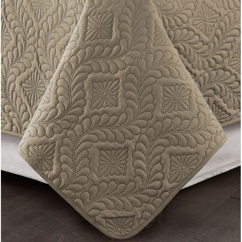 Garvin Polyester Quilt, King Quilt + 2 Shams, Taupe