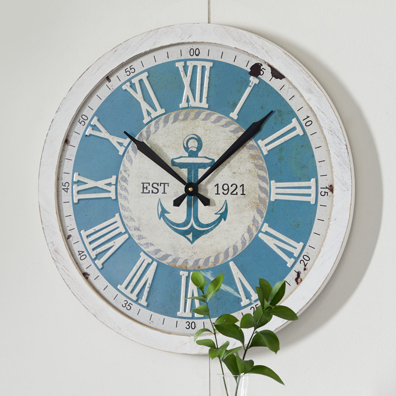 Horloge murale blanche en métal