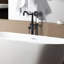 Robinet de baignoire autoportant en métal avec douche à main, aspect mat noir mat
