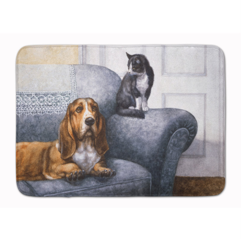 Tapis pour salle de bain à mousse à mémoire de forme hound et chat sur canapé basset