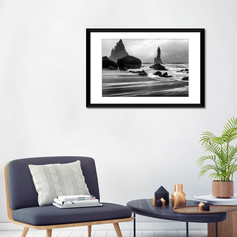 «Wicked Waters», reproduction sur toile, H 16 po x l 24 po x P 1 po, Papier avec cadre noir, Blanc