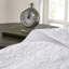 Couvre-lit réversible - blanc, intérieur en coton confortable, design attrayant, s'adapte bien aux matelas, confort prélavé facile à nettoyer, motif ajoutant du style, facilement lavable