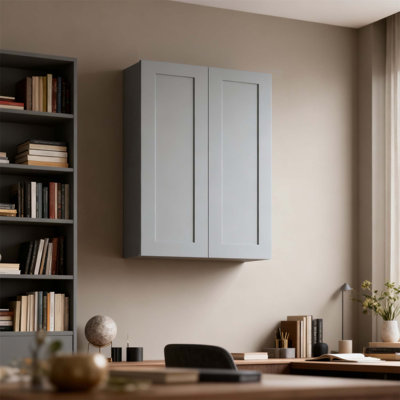 Armoire murale en bois massif Shaker avec portes à fermeture douce, tablettes réglables pour un rangement polyvalent et un assemblage facile