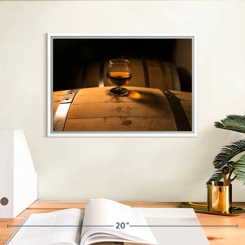 Verre à whisky sur baril, Cadre flottant blanc, 13 po x 9 po