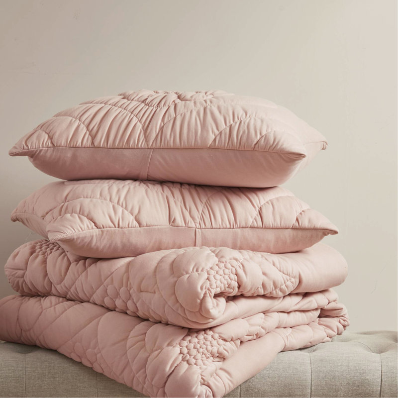 Édredon rose 3 très grand lit: motif floral douillet, douceur tricotée et lavable à la machine avec matelassage floral unique et certification Puffy