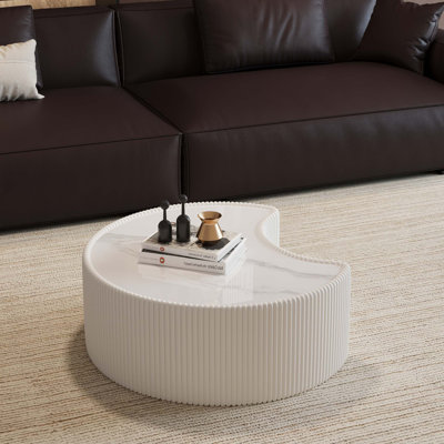 Table basse moderne en cuir fritté à forme irrégulière en cuir pour salon