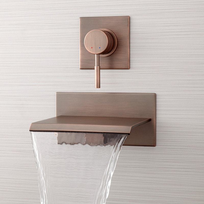 Robinet de baignoire murale à cascade Lavelle, Bronze huilé