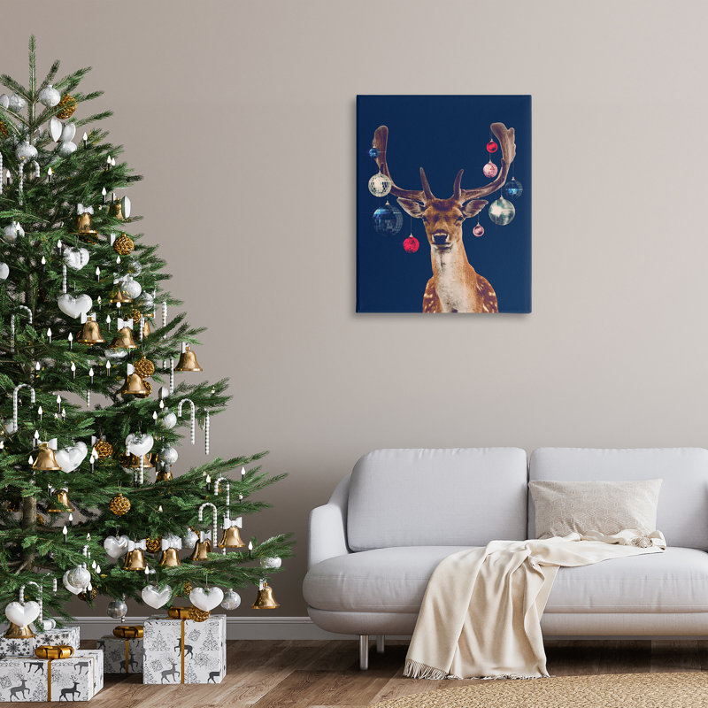 Art mural sur toile, "Deer with Dazzling Ornaments" par Victoria Barnes, H 40 po x l 30 po