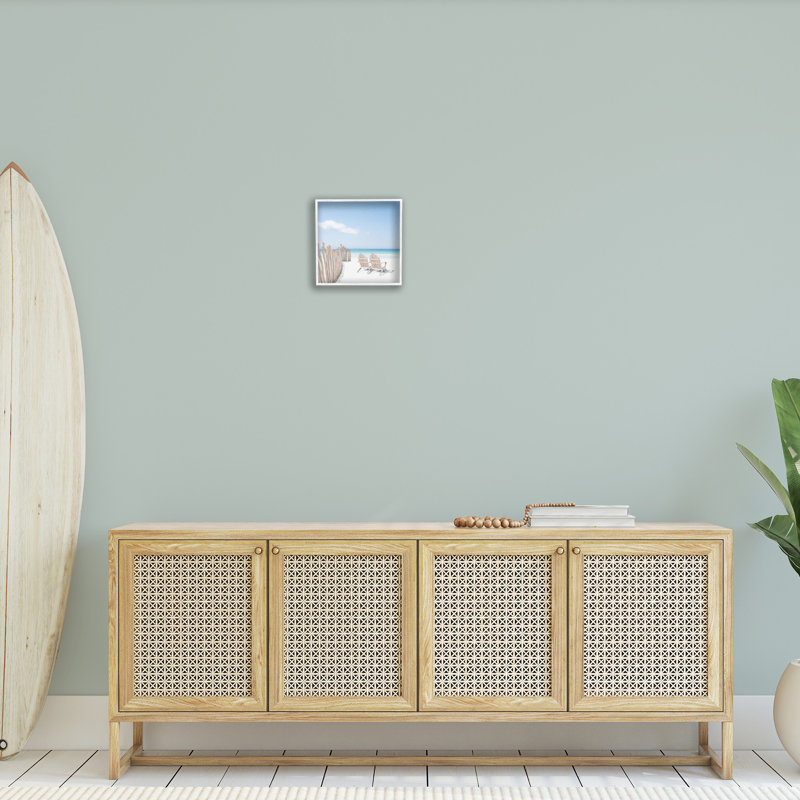 «Minimal Beach Chairs View», estampe numérique encadrée par Noah Bay, H 12 po x l 12 po, Giclée encadrée blanc bord de mer