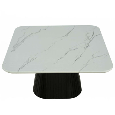 Table basse carrée de style contemporain