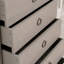 Armoire d'appoint en bois massif gris clair