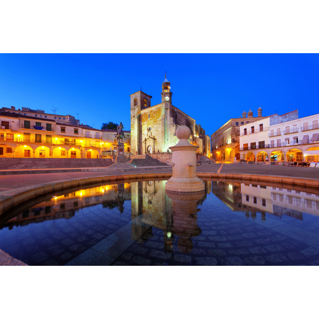 Hauptplatz von Trujillo von JoseIgnacioSoto - Leinwandbild