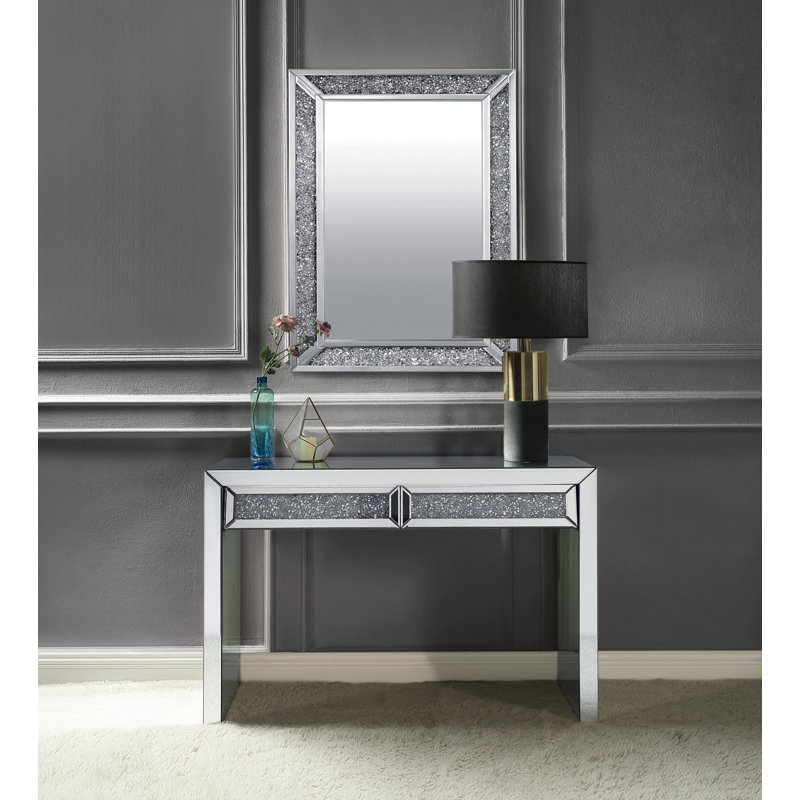 Console, miroir et faux diamants