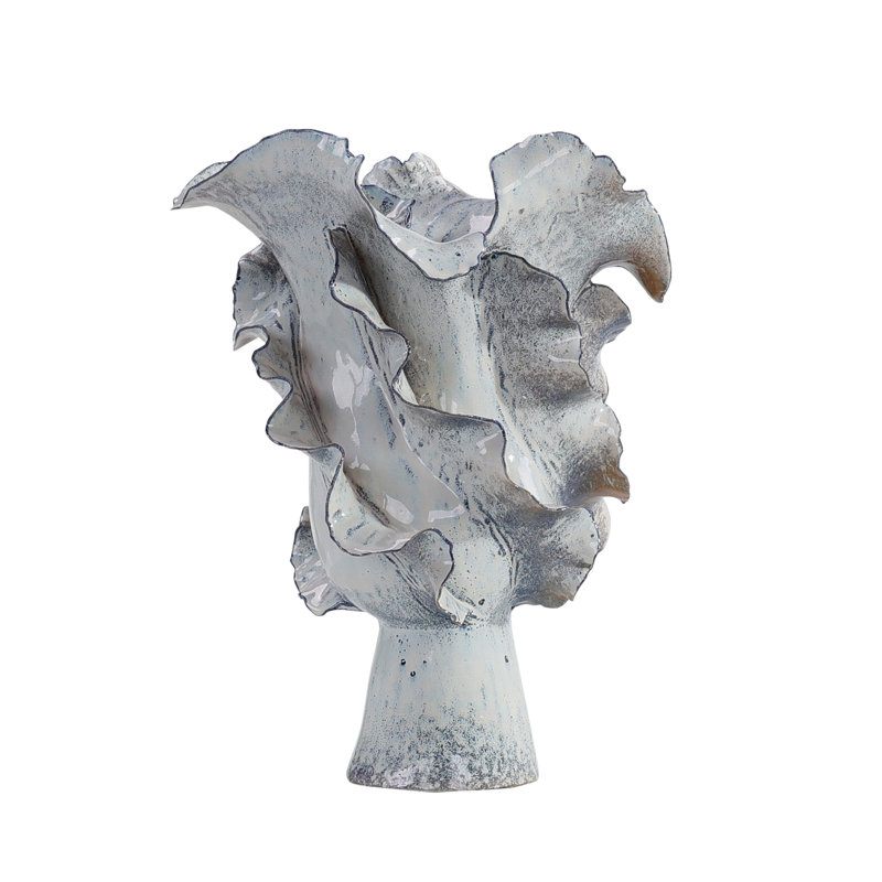 Grand vase en porcelaine ondulée