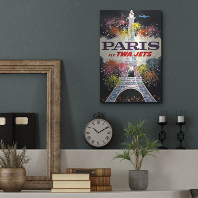 «Fly TWA Paris Eiffel Tower 1960 David Klein» par Vintage Posters