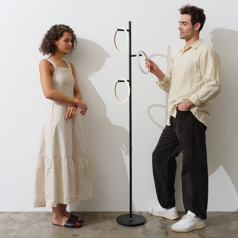 Lampe sur pied DEL moderne de 66 po avec 3 lumières annulaires, finition noire et gradation tactile intégrée à 3 voies Saturn