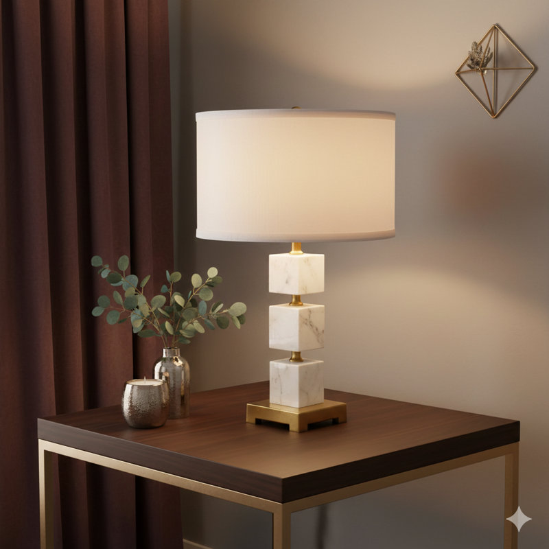 Lampe de table cubique en marbre blanc D16 x 26,5 po avec base et corps dorés (assemblage de l'abat-jour requis)