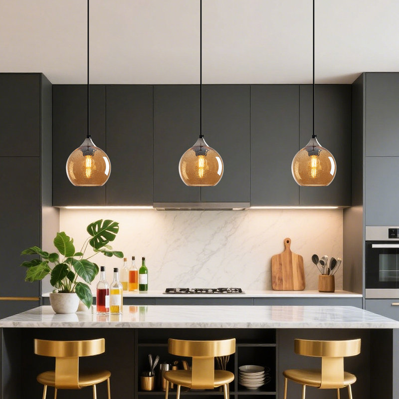Luminaire suspendu en forme de globe à 3 lumières Charolyn Luminaire suspendu en verre pour îlot de cuisine, Ambre