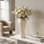 Grand vase en verre Silhouette avec rebord en métal pour décoration de table - Vase de fleurs moderne pour console ou salon - Ivoire et or