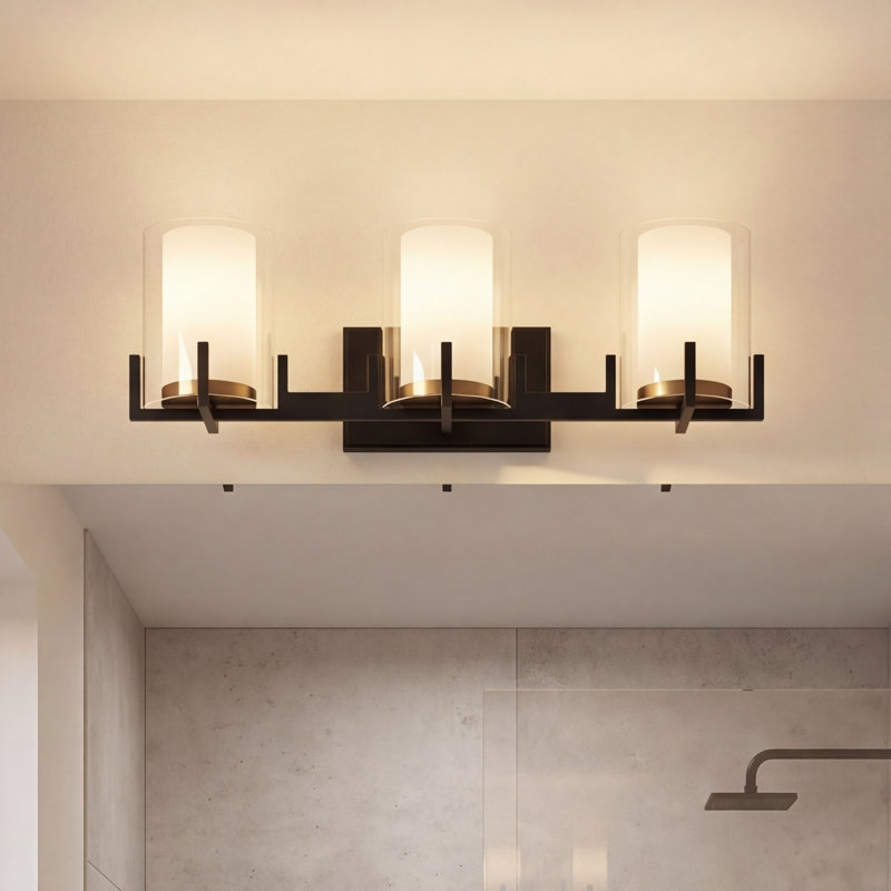 Éclairage pour salle de bain 3 lumières Savon House Eaton en noir mat avec accents laiton chaud, H 7,5 po x l 24 po x P 24 po