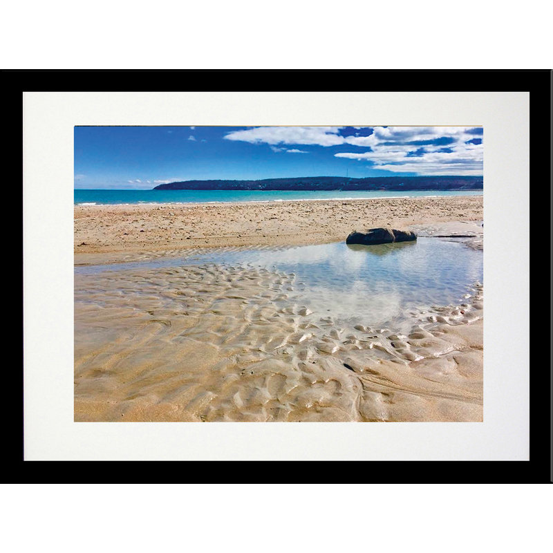 Barren Sandbar - photographie, H 18,5 po x l 22,5 po x P 1,25 po, Papier encadré noir, Blanc