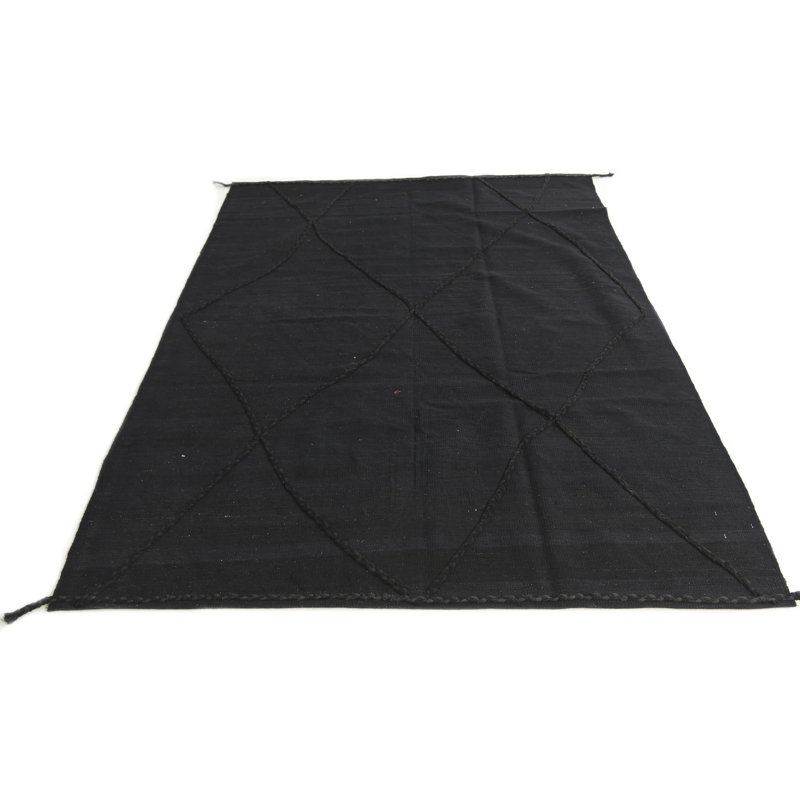 Tapis noir Kalmanovitz
