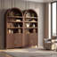 Armoire arquée de 71 po de hauteur, bibliothèque Mid-Century moderne à 6 niveaux avec portes et tiroir, tablettes réglables, bibliothèque cannelée avec rangement pour le salon, la cuisine, le bureau personnel, le chêne-1036898928