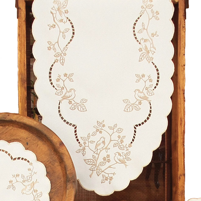 Chemin de table Woodland Embroidered Cutwork