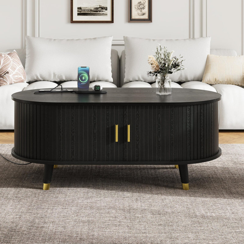 Ensemble élégant de tables basses gigognes en bois avec effet marbré, parfait pour les petits espaces et un décor minimaliste