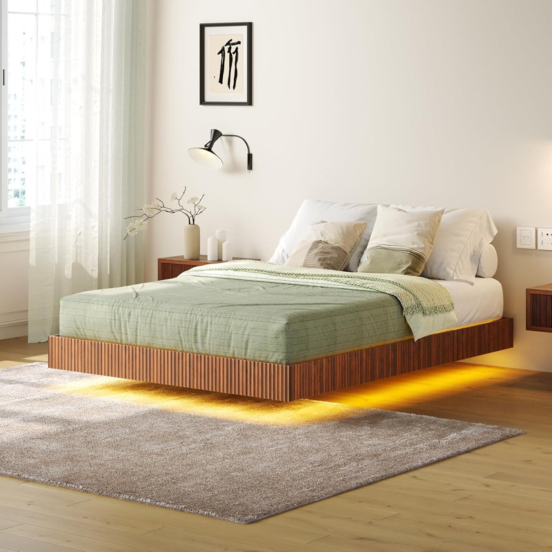 Cadre de lit flottant naturel avec lumières DEL, cadre de lit plateforme en chêne cannelé moderne, lattes en métal robustes, aucun sommier requis