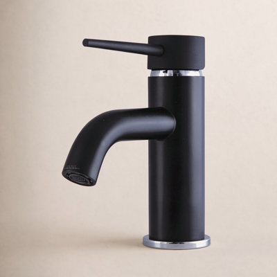 New York Single-Handle Faucet with Drain