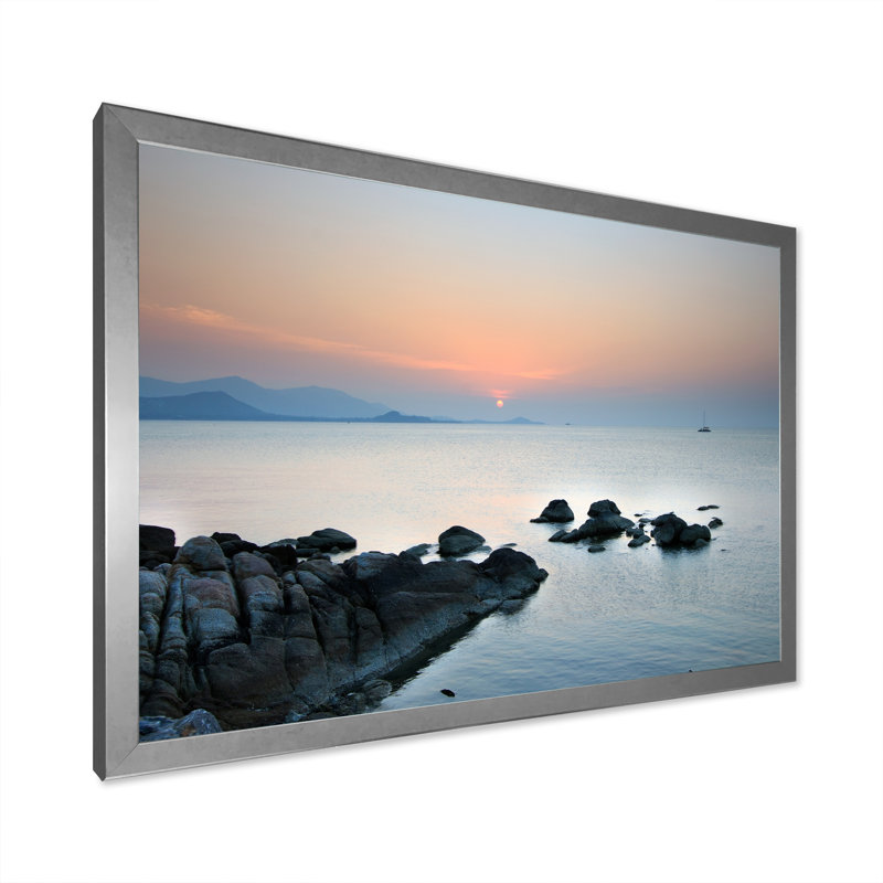 «Rock On Beach With Sunset», reproduction sur toile avec cadre flottant, H 24 po x l 36 po x P 1 po